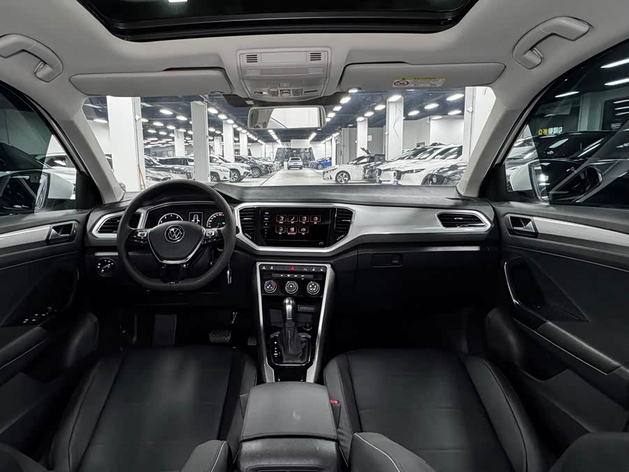 Volkswagen T-Roc 2022 car image #15