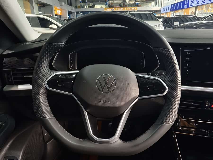 Volkswagen Passat 2024 immagine di auto #15