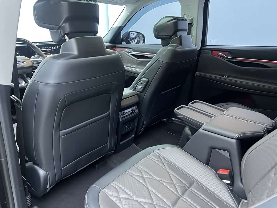 Ford Edge 2025 car image #15