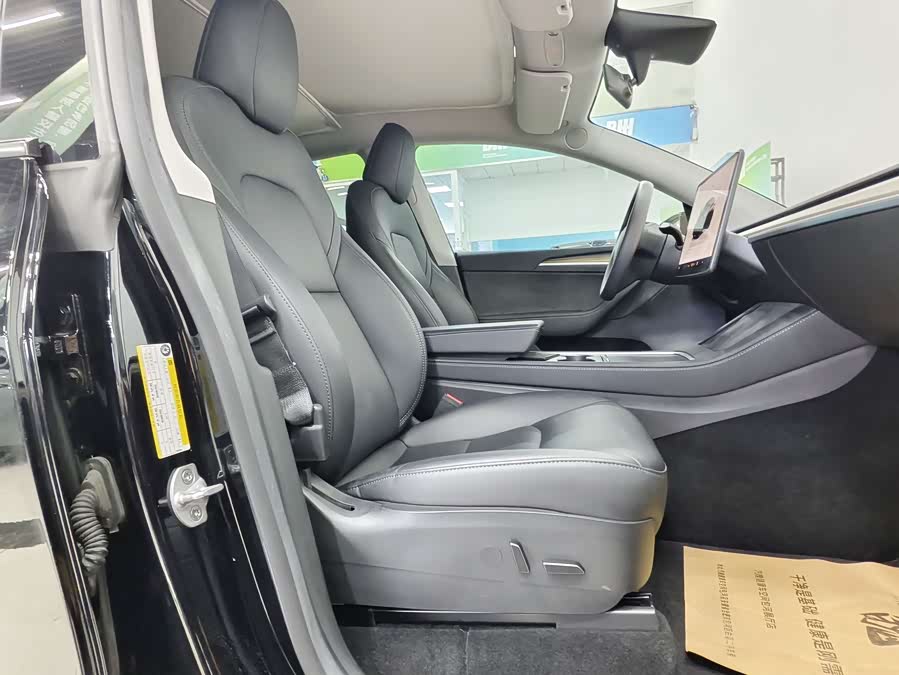 Tesla Model Y 2023 car image #15