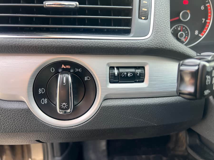 Volkswagen Passat 2014 car image #15