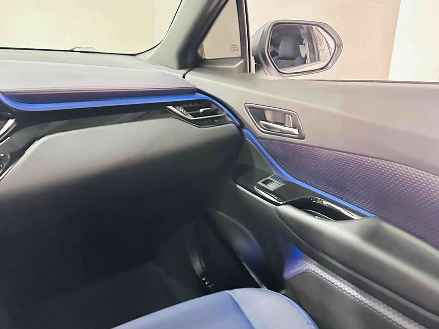 Toyota C-HR EV 2021 immagine di auto #15