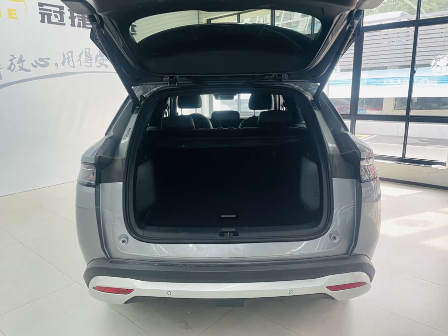 BYD SongL DM-i 2025 #15 BYD SongL DM-i 2025 car image #15