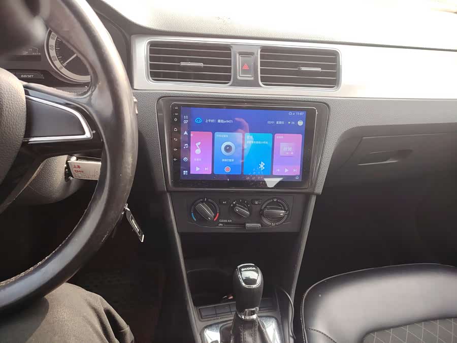 Skoda Rapid 2018 car image #15