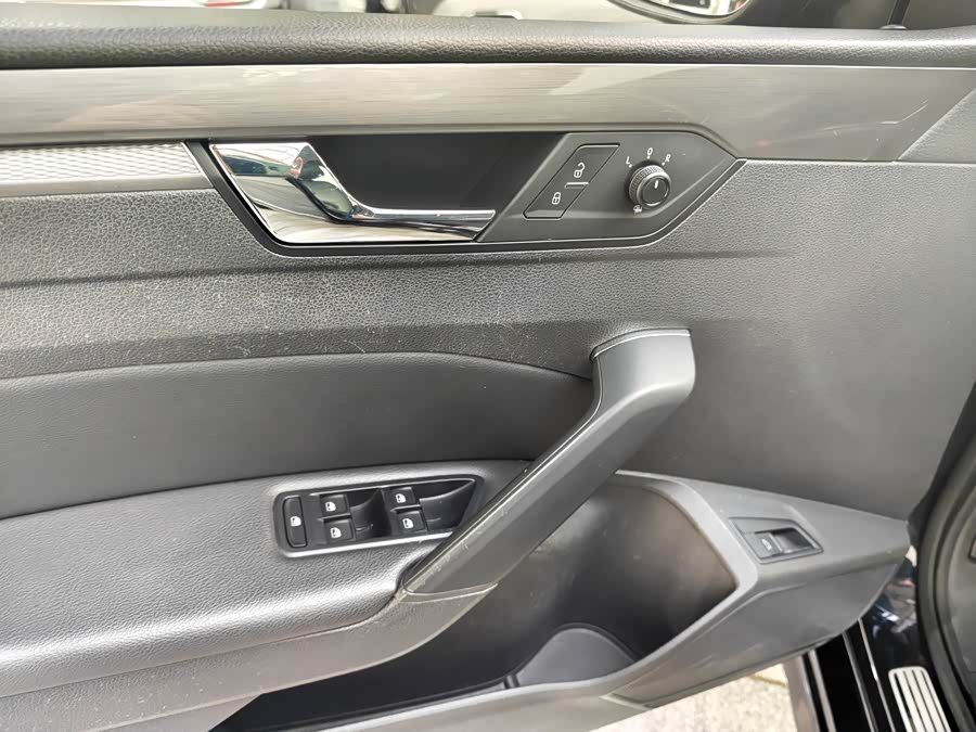 Volkswagen Passat 2018 car image #15