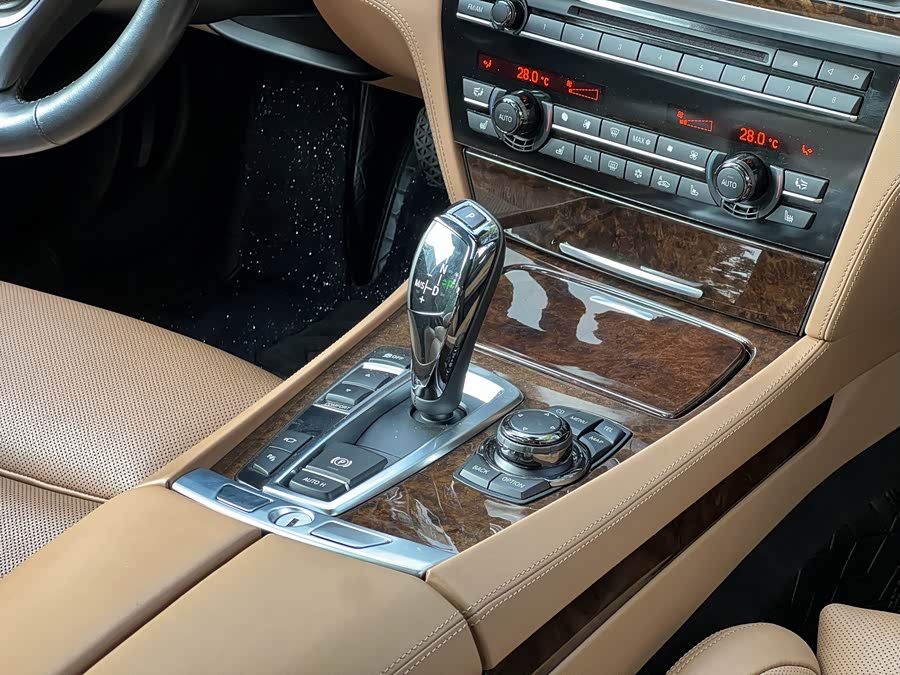 BMW 7 Series 2012 immagine di auto #15