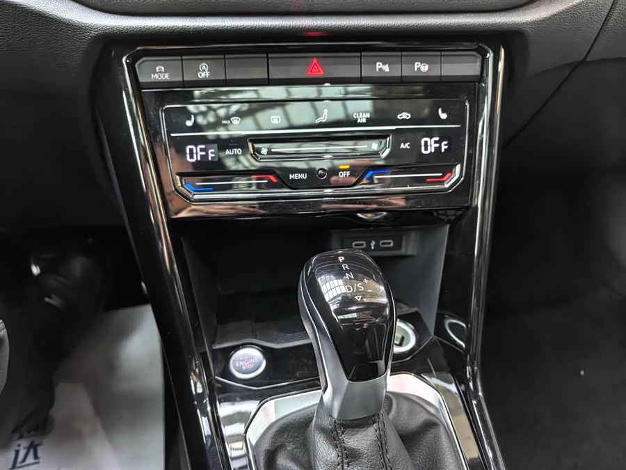 Volkswagen T-Roc 2023 car image #15