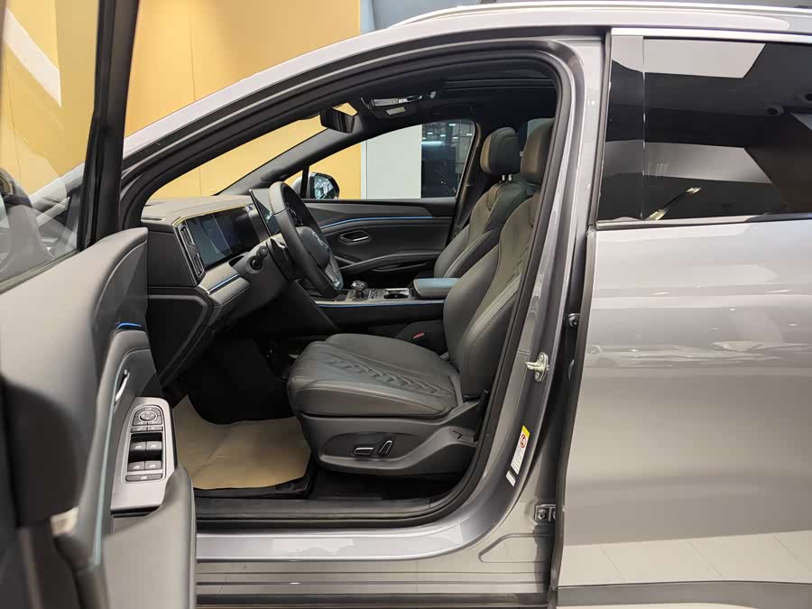 BYD SongL DM-i 2025 car image #15