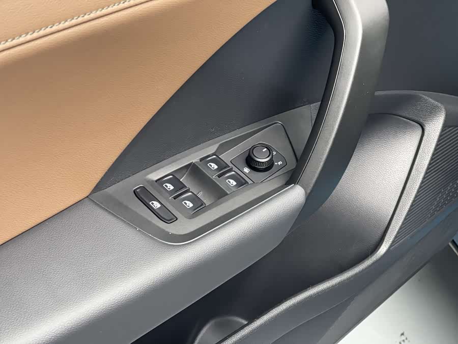 Volkswagen Tharu 2022 car image #15