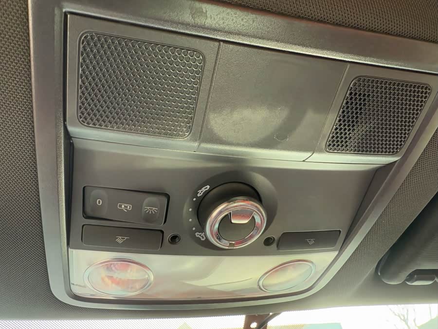 Volkswagen Beetle 2017 изображение автомобиля #15