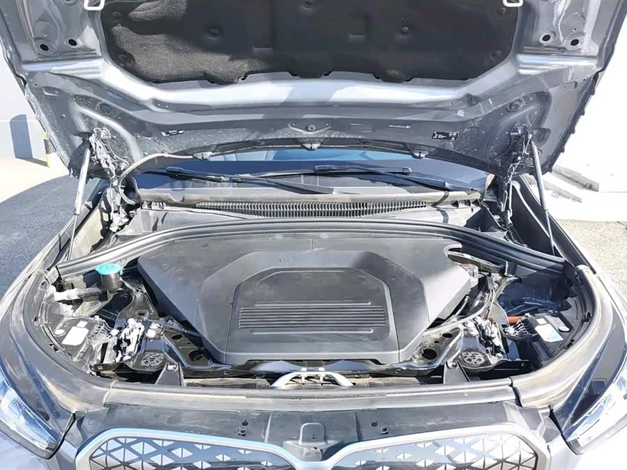 BMW iX1 2025 car image #15