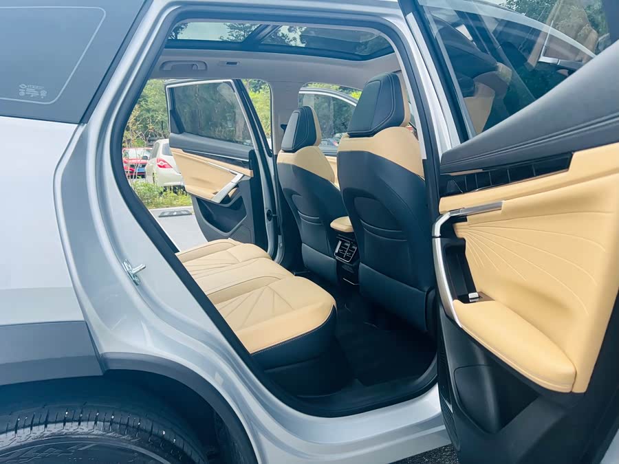 GEELY Boyue L 2023 car image #15