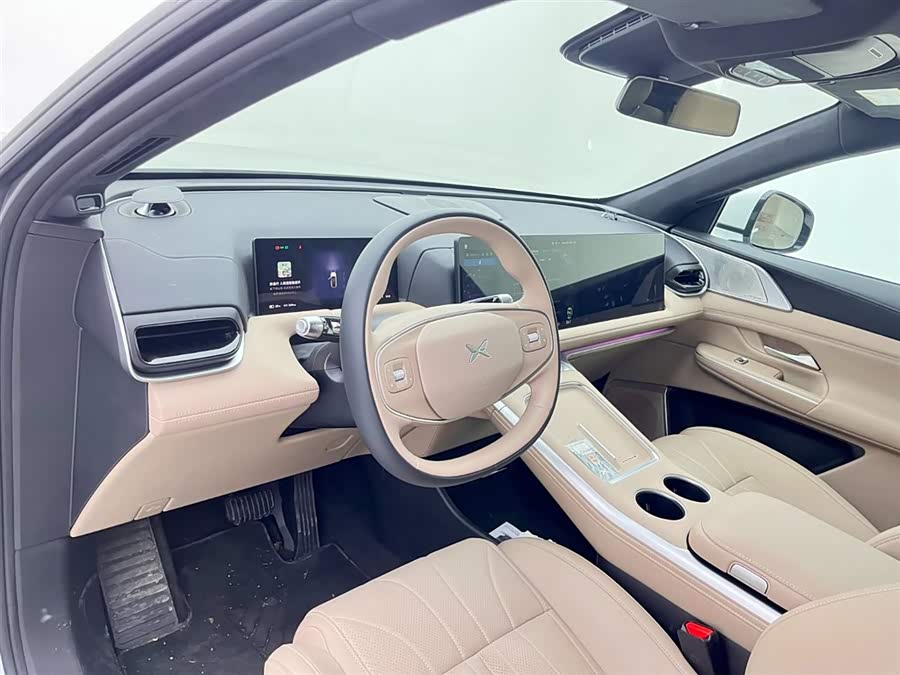 Xpeng G9 2025 صورة سيارة #15