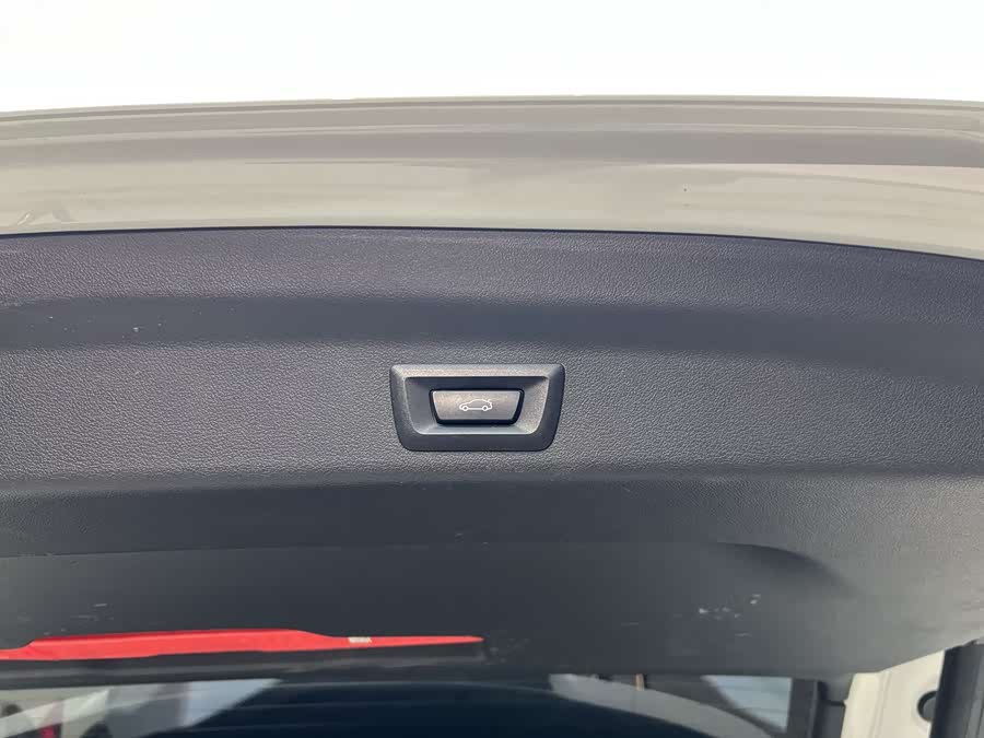 BMW iX1 2024 car image #15