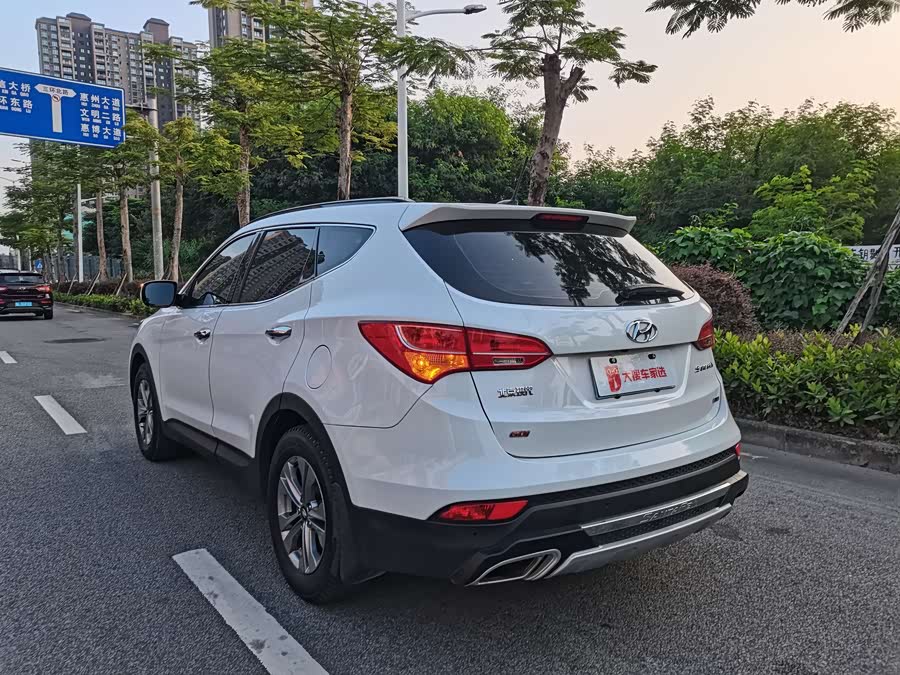 Hyundai Santa Fe 2013 car image #15