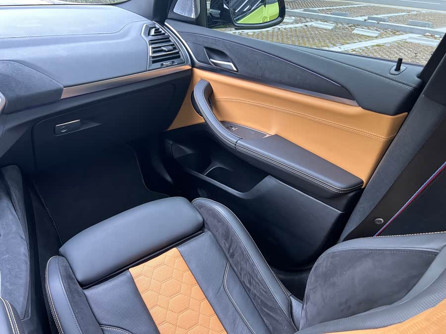 BMW X4 M 2022 car image #15