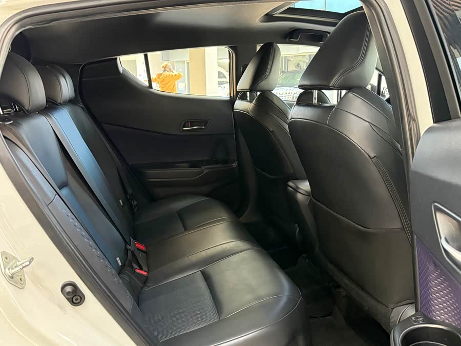 Toyota C-HR 2020 car image #15