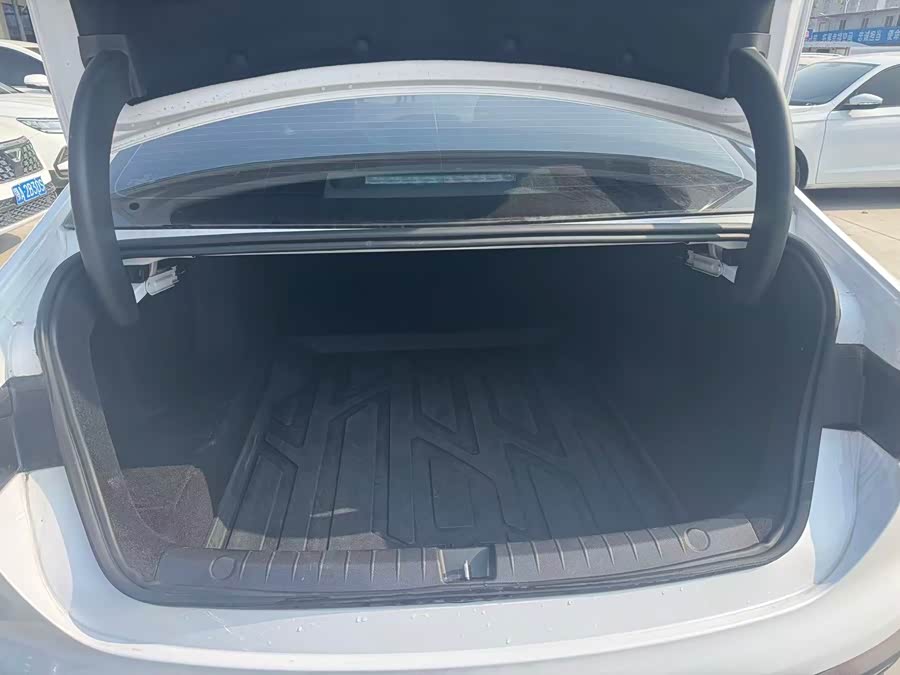 BYD Seal 05 DM-i 2025 car image #15