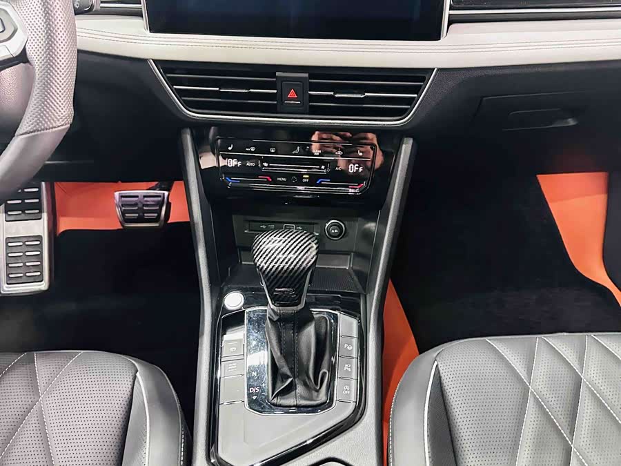 Volkswagen Tiguan L 2023 car image #15