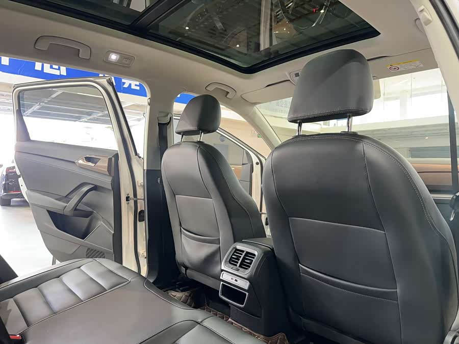 Volkswagen Tharu 2021 immagine di auto #15