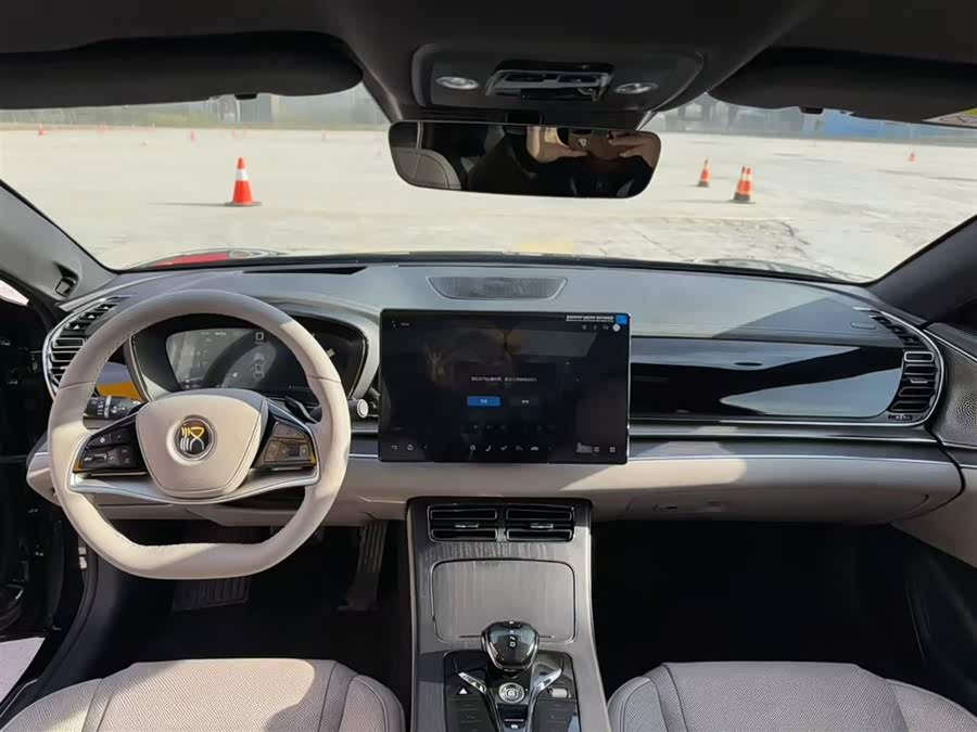 BYD Han 2025 car image #15