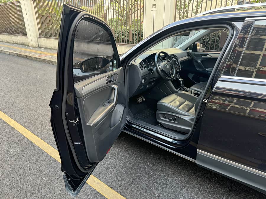 Volkswagen Tiguan L 2019 #15 Volkswagen Tiguan L 2019 car image #15