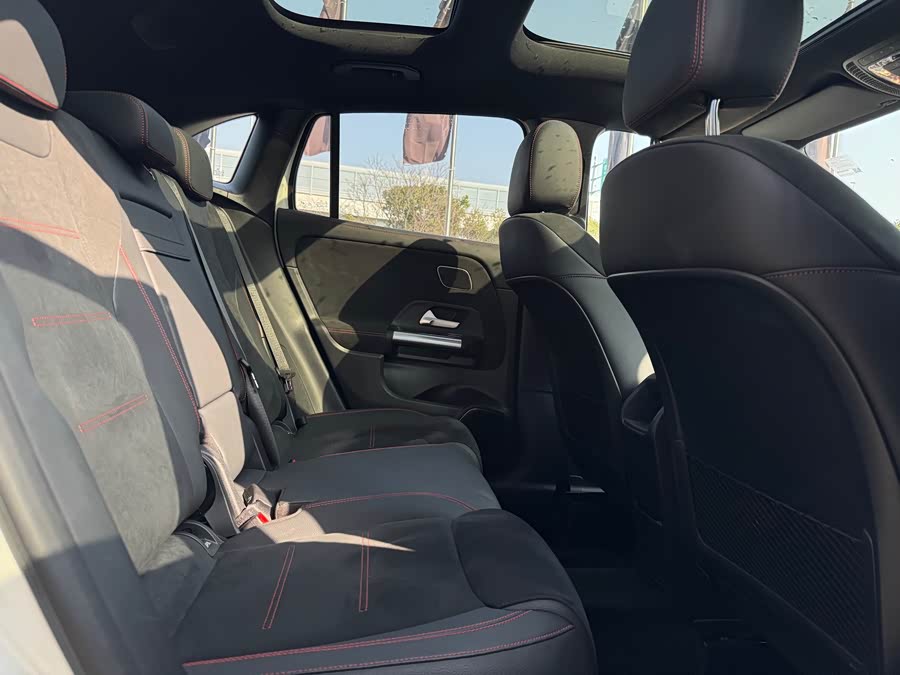 Mercedes-Benz GLA AMG 2025 immagine di auto #15