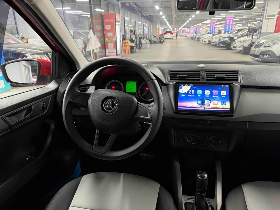 Skoda Fabia 2019 immagine di auto #15