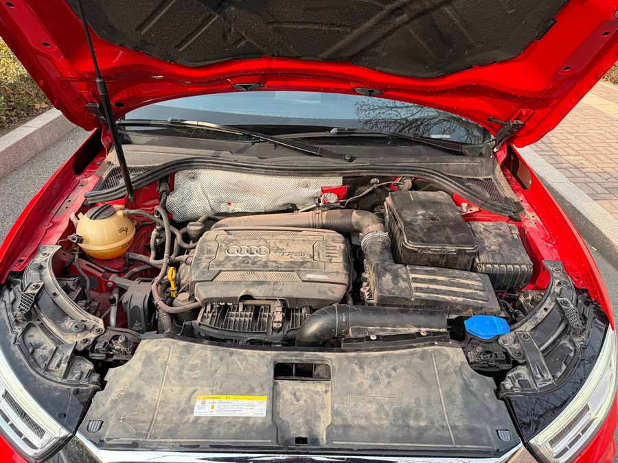 Audi Q3 2018 car image #15