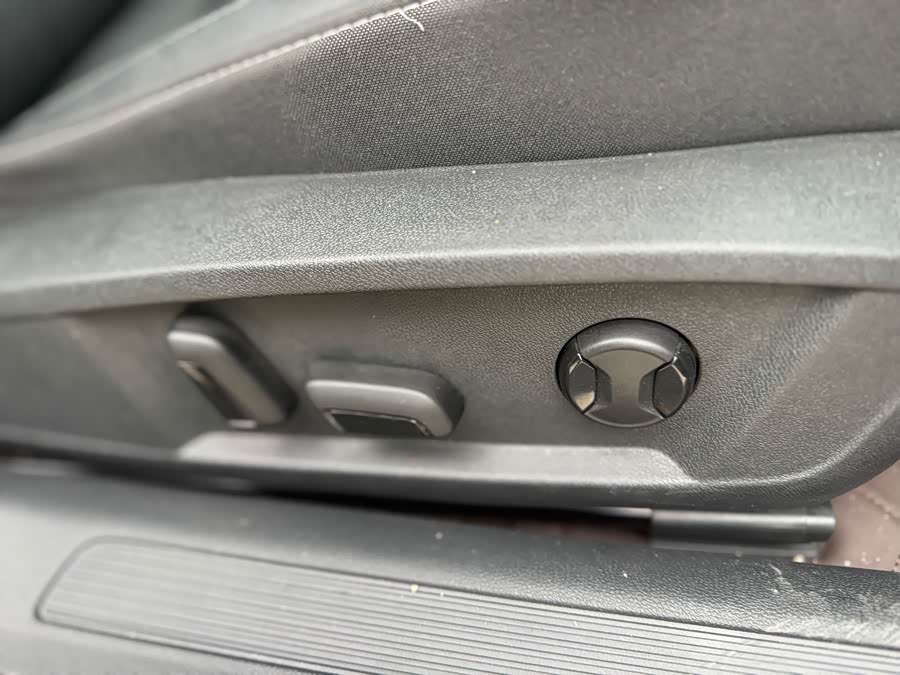 Volkswagen Passat 2025 car image #15