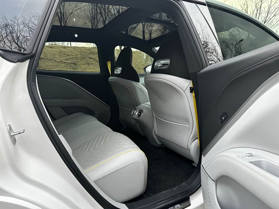 Avatr 11 2023 car image #15