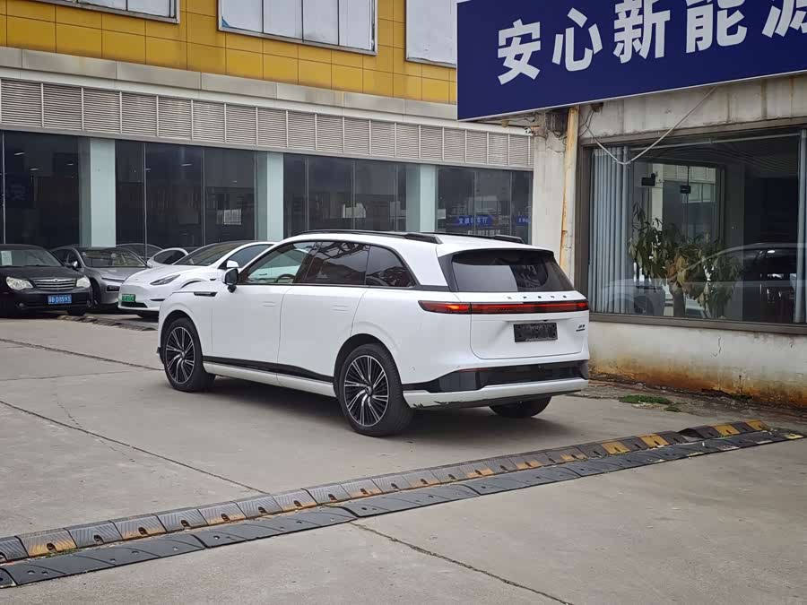 Xpeng G9 2023 صورة سيارة #15