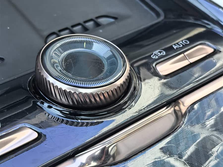 Lynk & Co 900 2025 car image #15