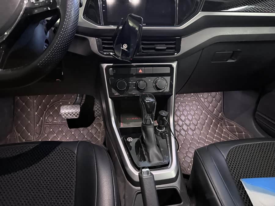 Volkswagen T-Cross 2019 car image #15