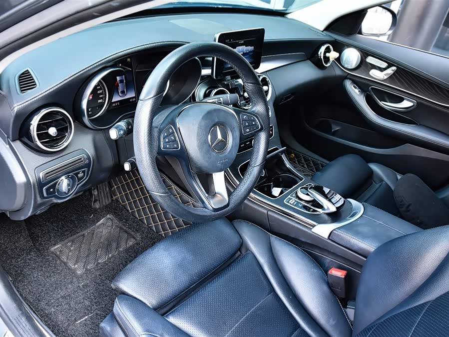 Mercedes-Benz C Class 2018 car image #15