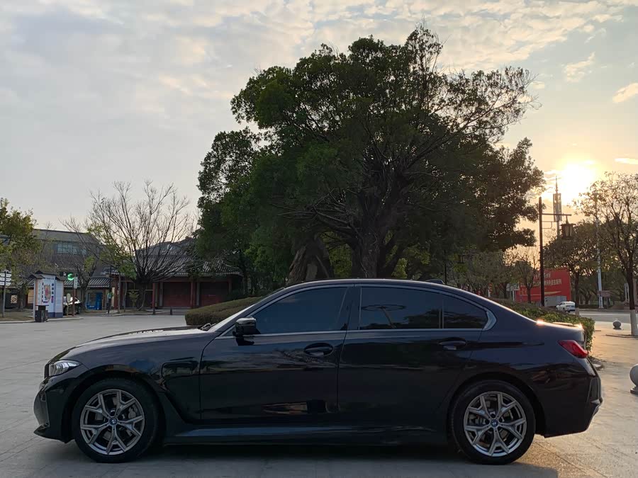 BMW i3 2023 car image #15