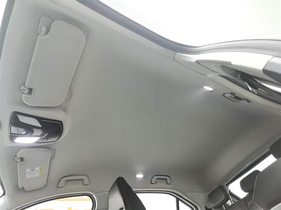 哪吒汽车 哪吒U 2021 汽车图片 #15