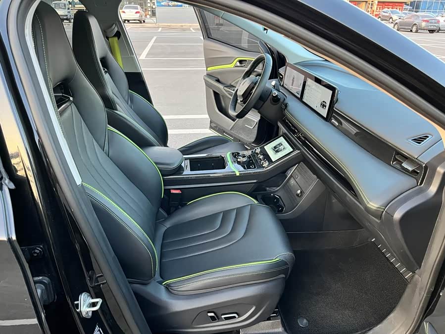 哪吒汽车 哪吒U 2022 汽车图片 #15