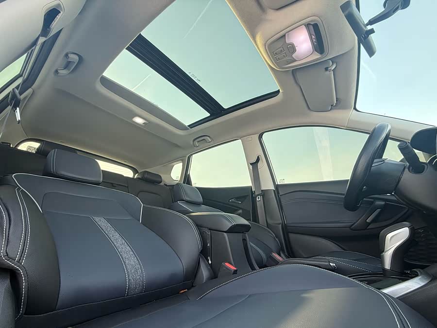 Chevrolet Tracker 2022 imagen de coche #15