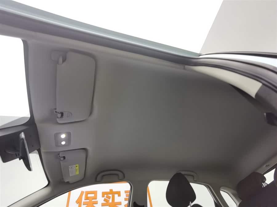 哪吒汽车 哪吒V 2021 汽车图片 #15