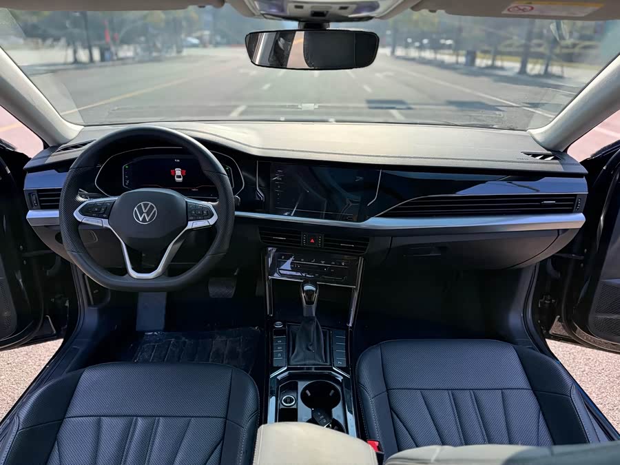 Volkswagen Passat 2025 صورة سيارة #15