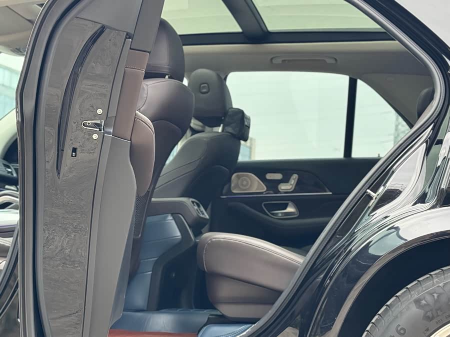 Mercedes-Benz GLE Class 2022 car image #15