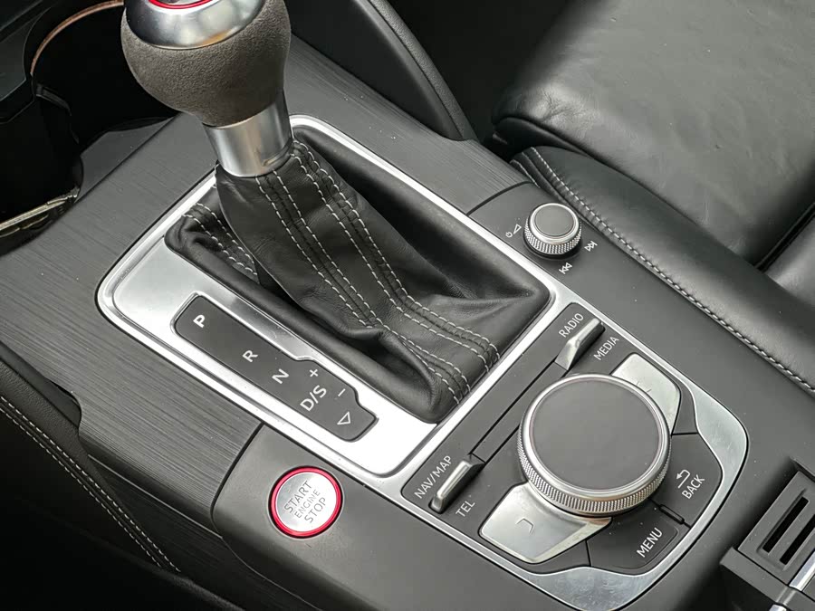 Audi RS 3 2018 immagine di auto #15