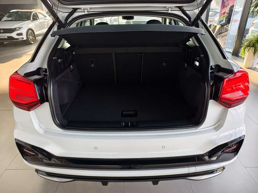 Audi Q2L 2024 صورة سيارة #15