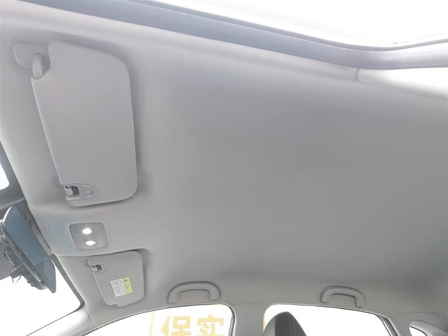 哪吒汽车 哪吒V 2022 汽车图片 #15