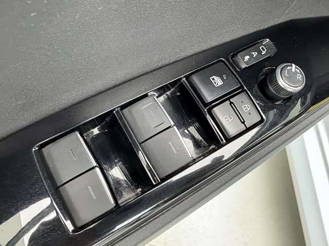 Toyota Camry 2024 immagine di auto #15