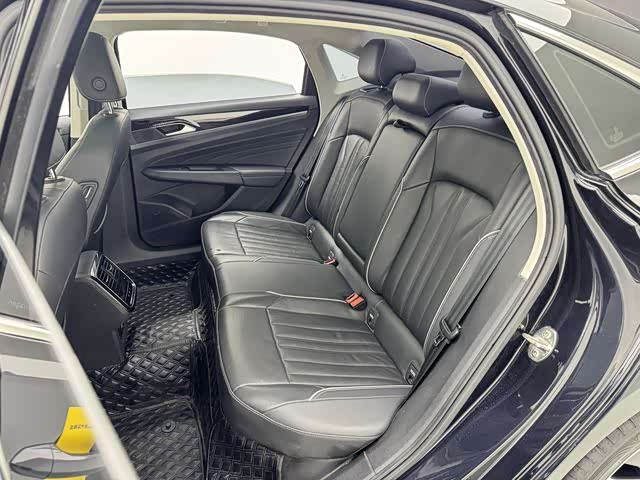 Volkswagen Passat 2023 imagen de coche #15