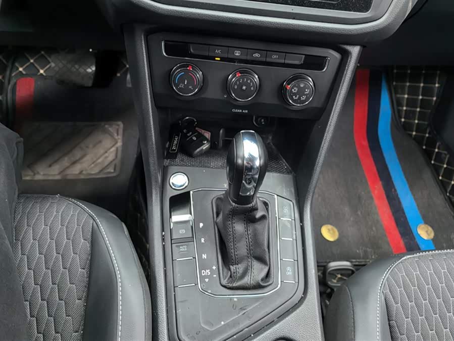 Volkswagen Tiguan L 2020 car image #15