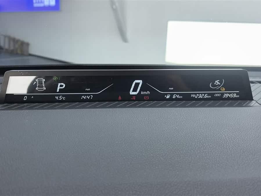 哪吒汽车 哪吒V 2022 #15 哪吒汽车 哪吒V 2022 汽车图片 #15