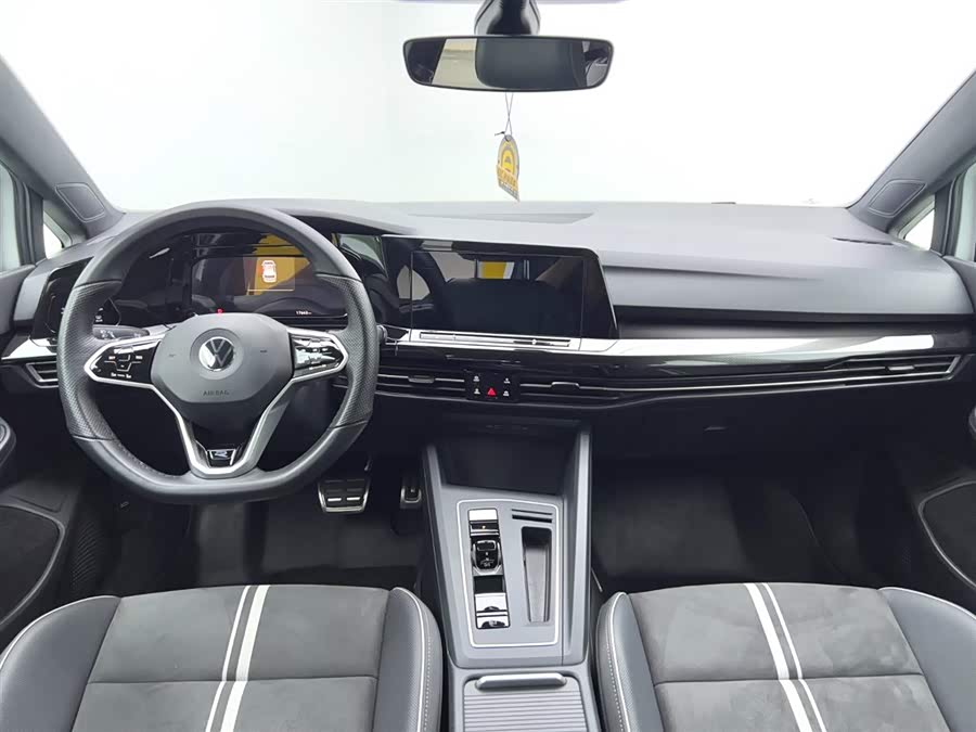 Volkswagen Golf 2021 car image #15